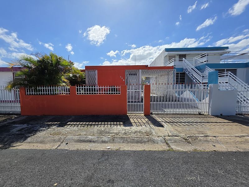 1st image of Calle Diana SE #8