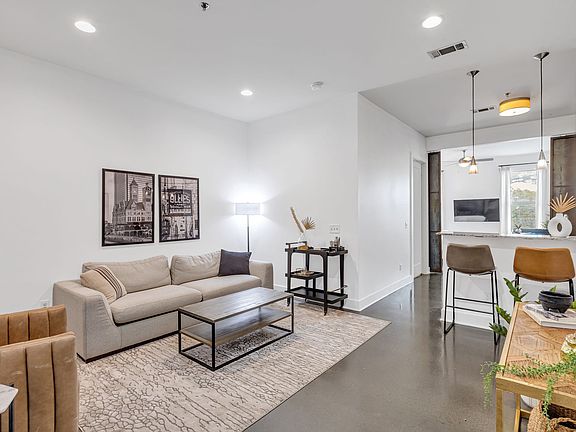 5th image of 210 30th Ave N APT 210