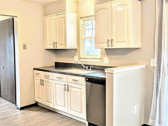 4th image of 7560 Pinehurst Dr