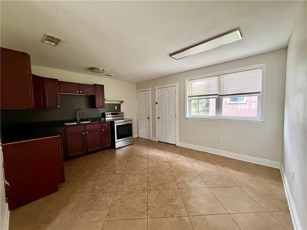 3 bed, 1069 sqft, $1,500 — Photo 3