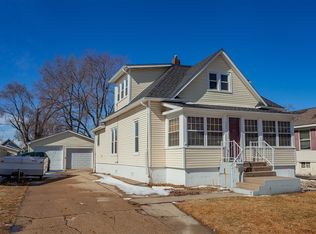 208 7th St, West Des Moines, IA 50265
