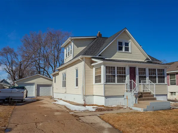 208 7th St, West Des Moines, IA 50265