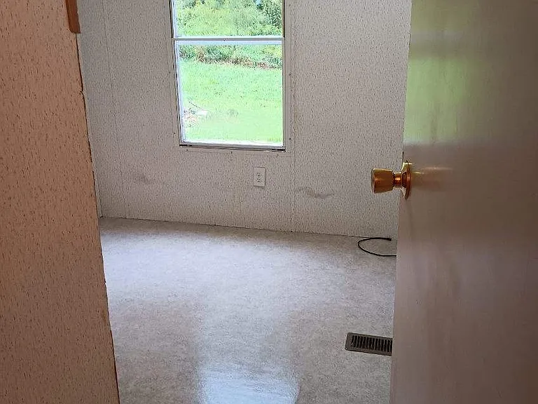 169 Tanglewood Dr — Photo 3