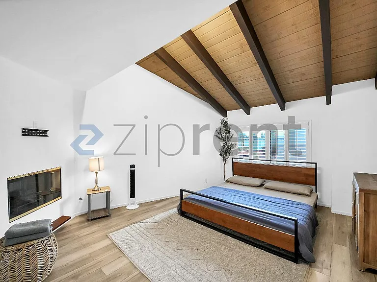 10444 Canoga Ave #40 — Photo 21