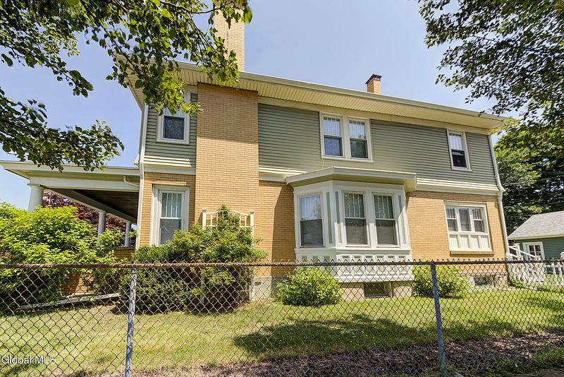 4th image of 220 5th Avenue