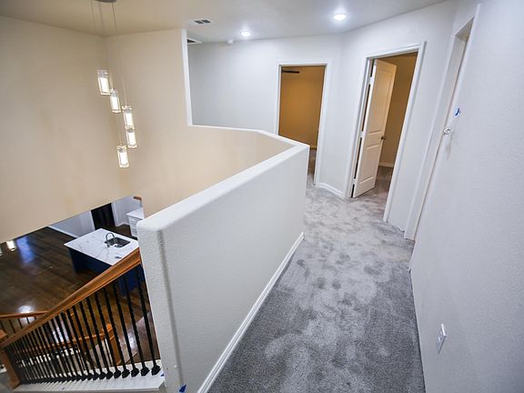 5th image of 5712 Wellesley Ave