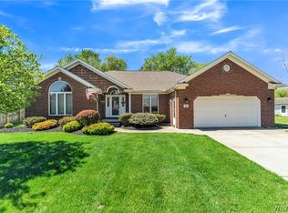 31 Redlein Dr, Lancaster, NY 14086