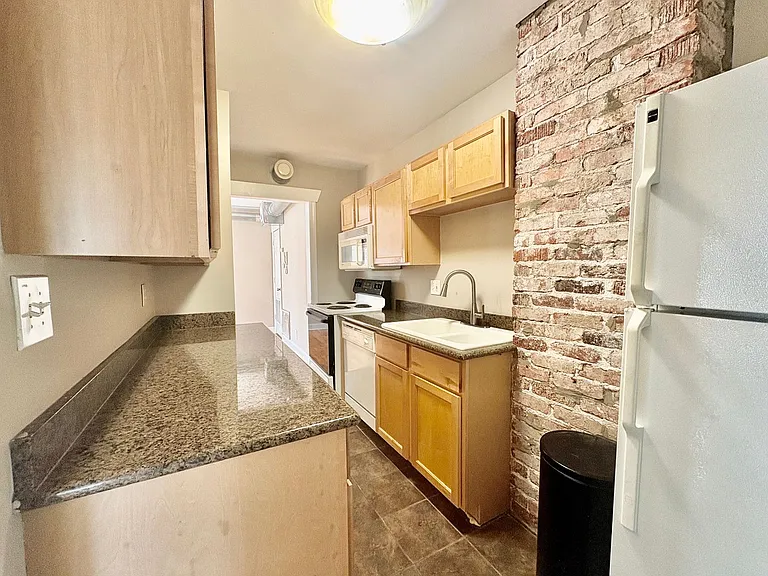 Vanderbilt Place — Photo 37