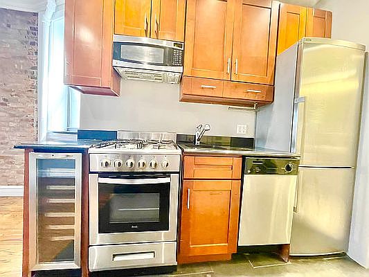 1st image of 938 2nd Ave #4