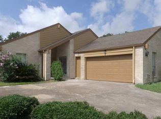 7803 Oakington Dr, Houston, TX 77071