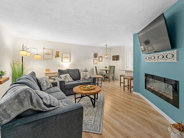 1304 E Sylvan Cir #11, Brandon, SD 57005