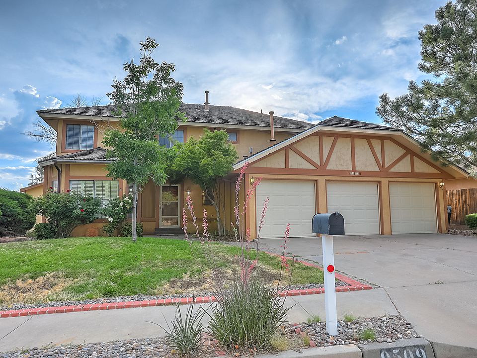 2nd image of 9509 Villa Del Rey NE