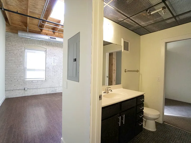 La Pompadour Apartments — Photo 14