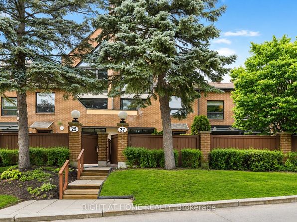 100 Hillside Dr #27, Ottawa, ON K1K 4J4