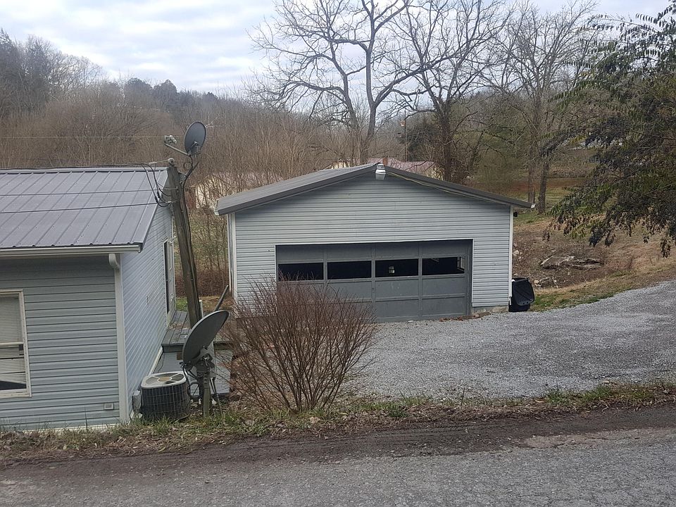 2nd image of 128 Gap Creek Rd