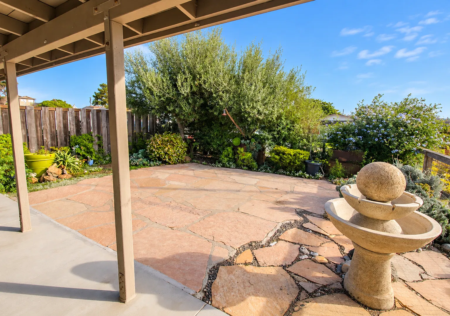Beautiful 3-Bedroom, 2.5-Bathroom Home with Rooftop Deck in Grover Beach — Photo 3