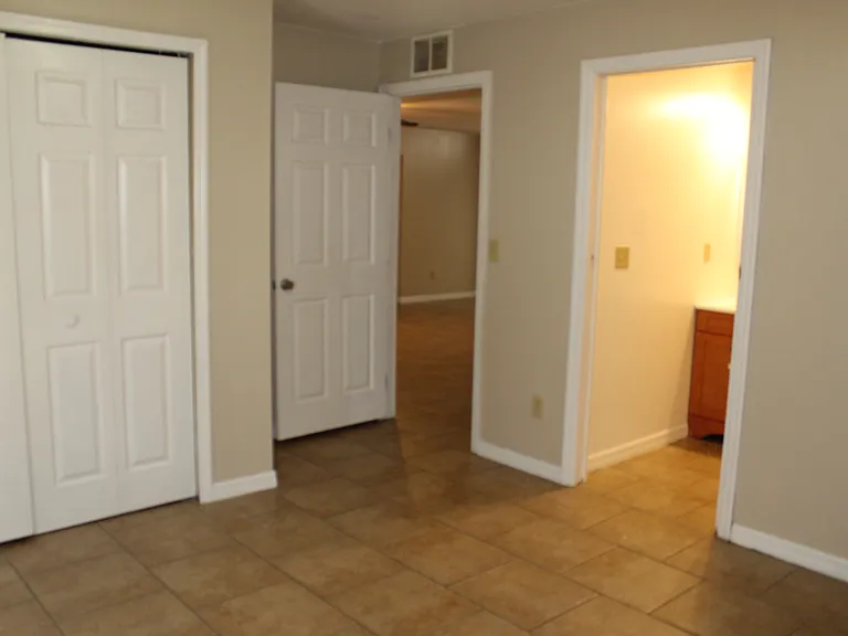 610 Cassin Ave — Photo 5