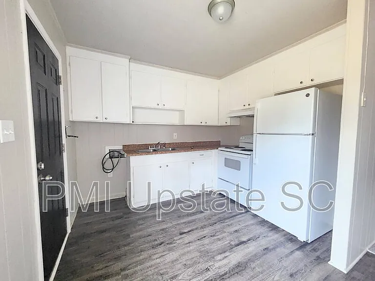 103A Looneybrook Dr — Photo 2