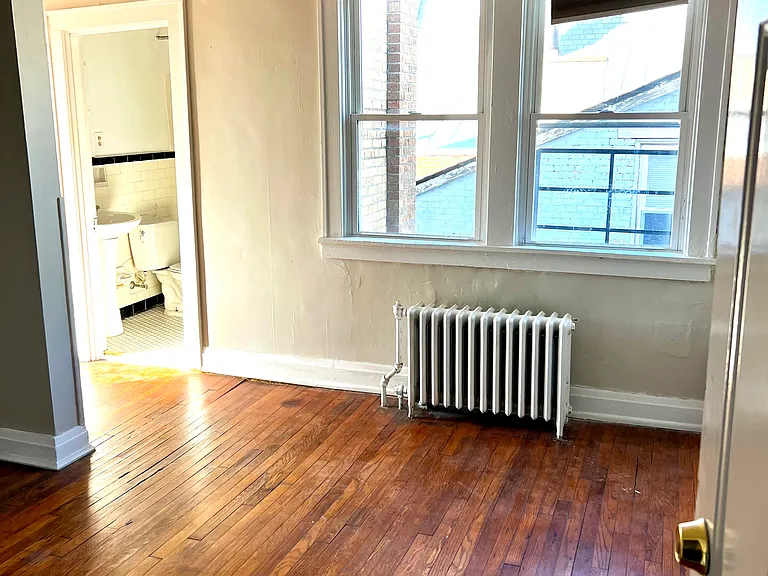 2722 Vine St #7 — Photo 9
