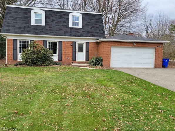 1225 Catherine St, Mogadore, OH 44260