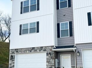 1042 Slippery Elm Ln, Morgantown, WV 26501