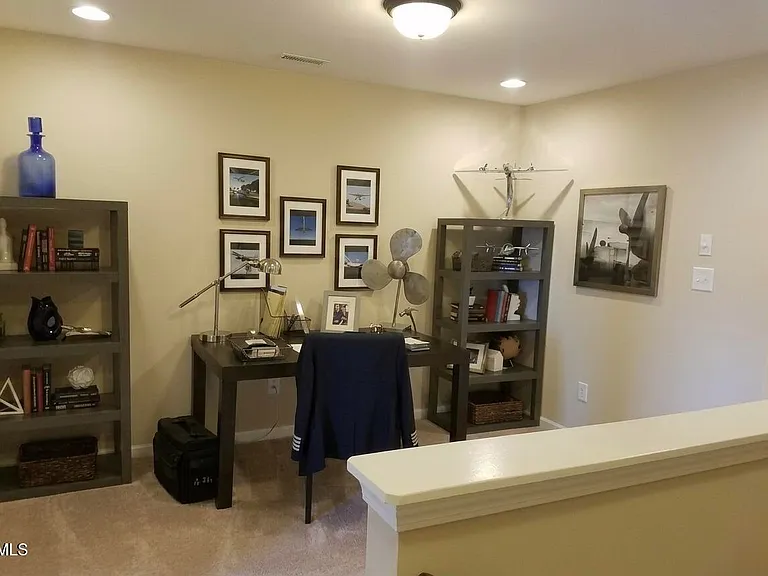 508 Excalibur Dr — Photo 10