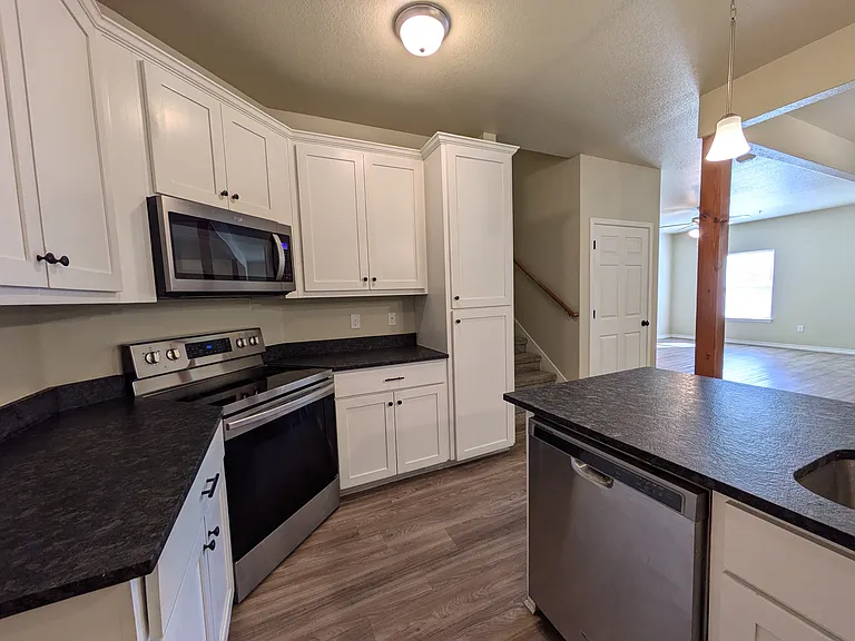 1070 E Cedar St #B — Photo 13