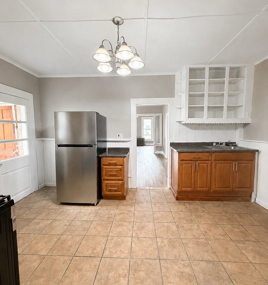 4 bed, 1000 sqft, $1,550 — Photo 3