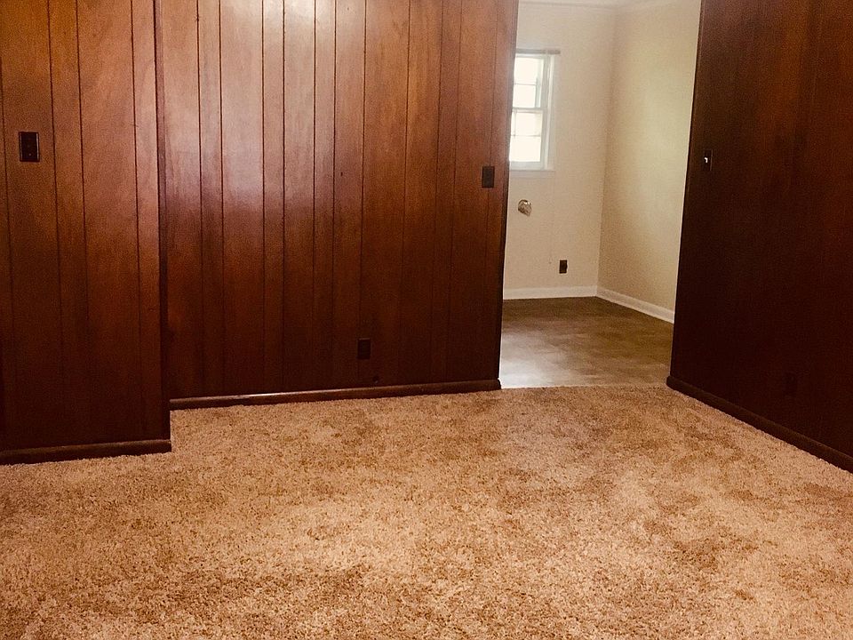 2nd image of 22 Oakwood Dr