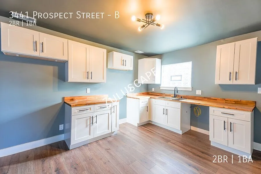 1/2 Off 2/1 Near Historic Fountain Square! — Photo 2