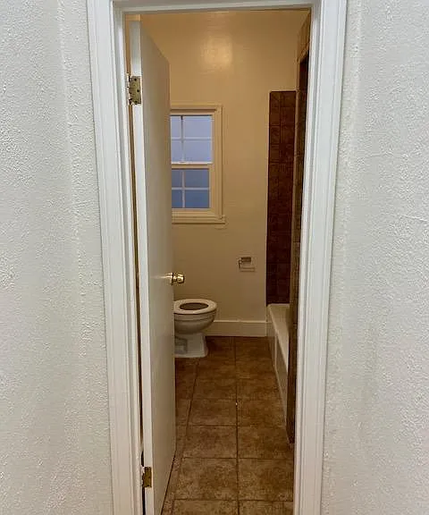 735 N Hayworth Ave — Photo 23