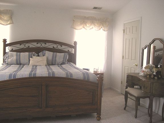 Master bedroom has own bath and walk-in closet