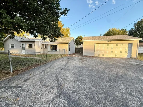 308 Indiana Ave, South Roxana, IL 62087