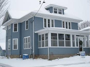 1st image of 135 Rose St N