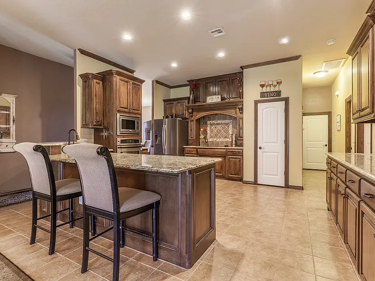 1700 Dorothy Dr — Photo 2