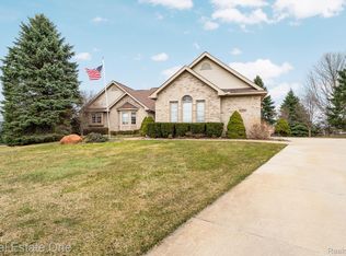 9305 Rotondo Dr, Howell, MI 48855