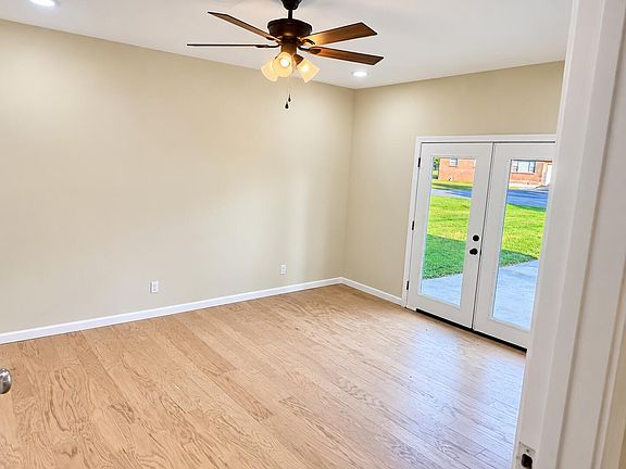 4th image of 73 Hill Cir