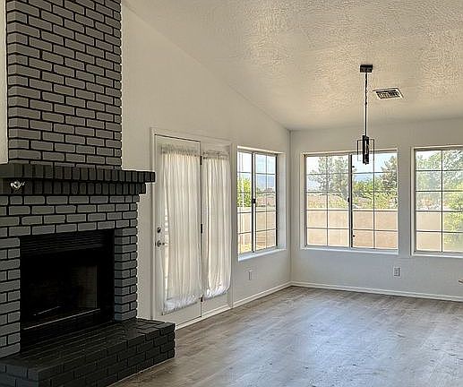 3rd image of 676 Woodcrest Dr