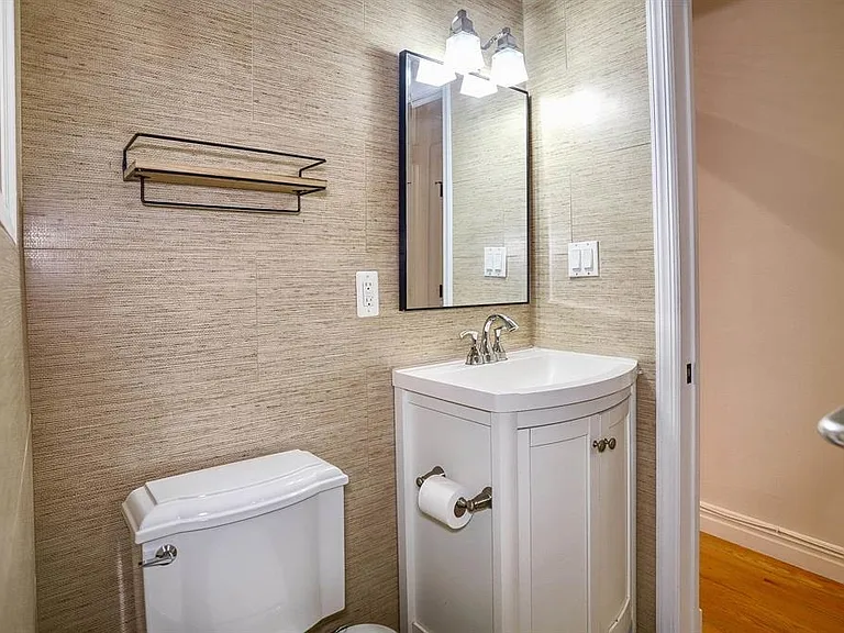 1122 Hudson St #2B — Photo 19