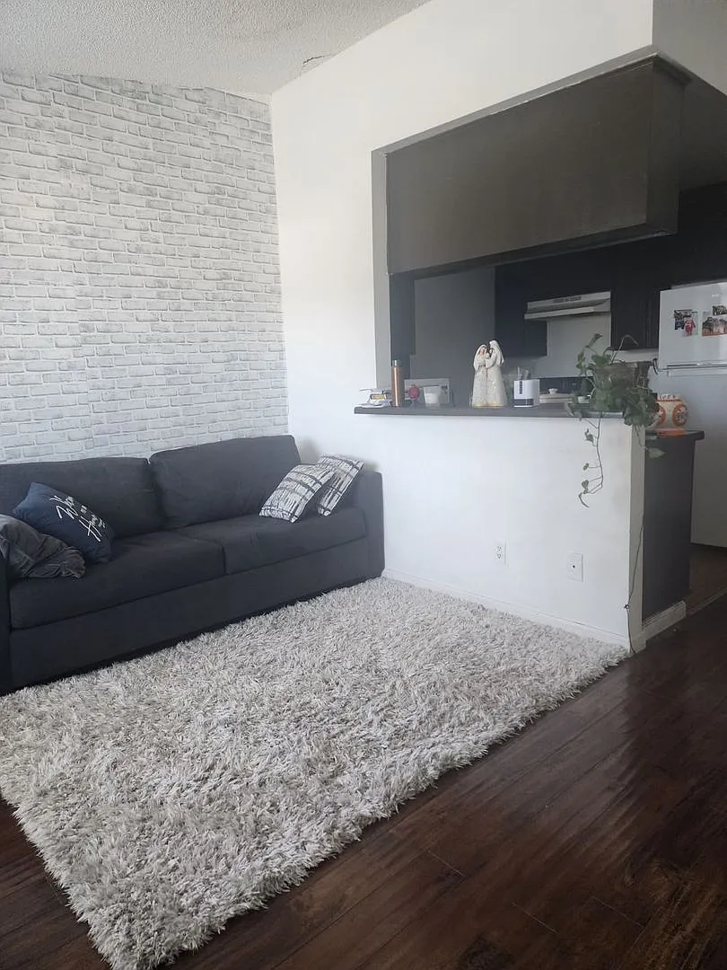 10159 Pinewood — Photo 1