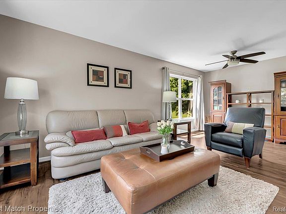 5th image of 1633 Four Seasons Dr