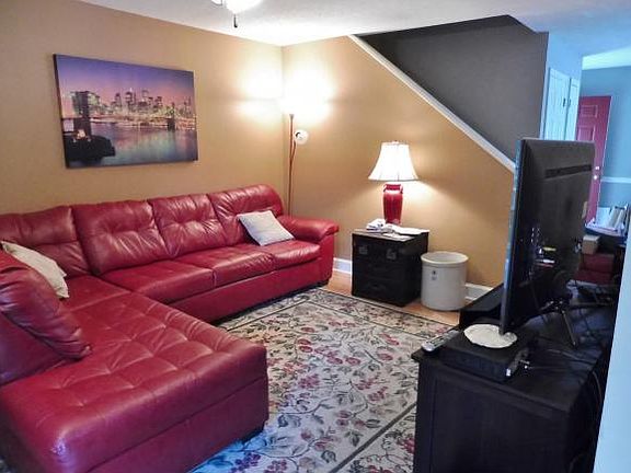3rd image of 805 Fain Ave #2