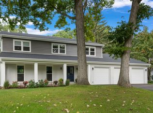 1080 Timber Ln, Lake Forest, IL 60045