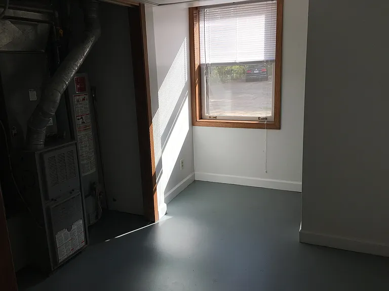 525 E 47th St — Photo 23