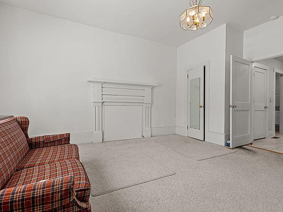 27th image of 15313 Broad St