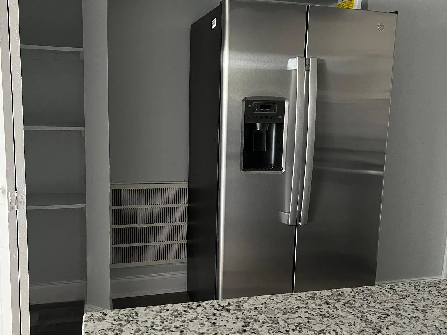 2 bed, 900 sqft, $1,300 — Photo 2