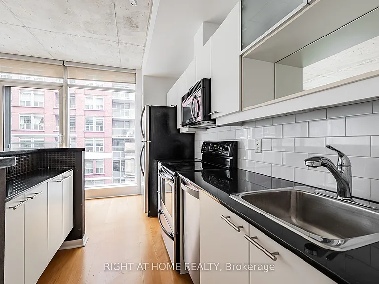 333 Adelaide St E #418 — Photo 11