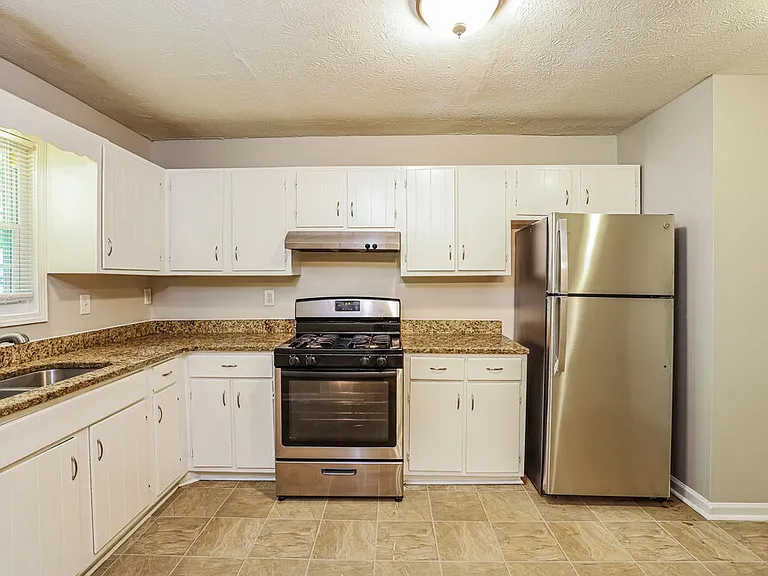 3237 Carmel Dr — Photo 8