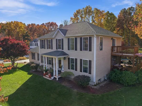 15 Beacon Hill Road, Hooksett, NH 03106