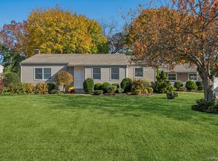 17 Ellington Dr, East Northport, NY 11731
